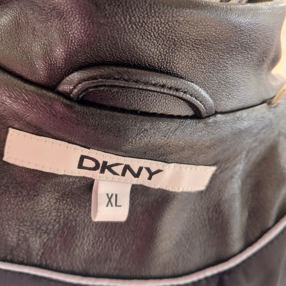 Women's vintage DKNY leather jacket - Picture 8 of 10